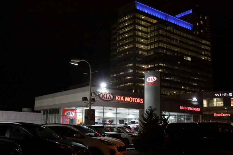 Illustration for article titled Pics from the Curbside: 2018-02-04 to Marpole at Dusk and Night